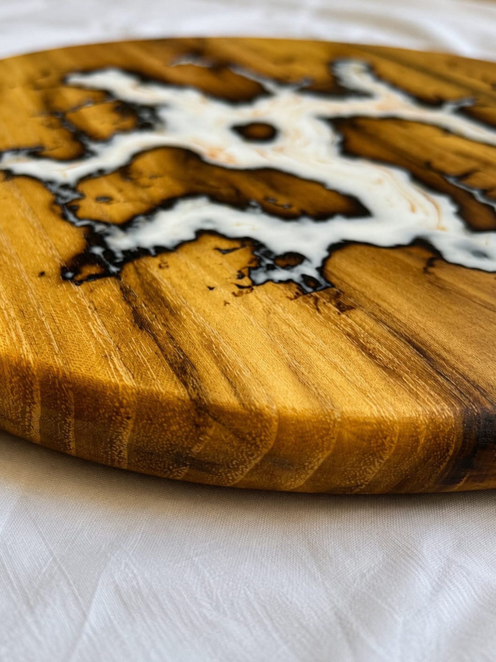 Acacia Round Cutting Board with Epoxy- White Lightning